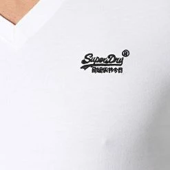 Coupon 🧨 Tee 👚 Shirt Col V M1011170A Blanc de Superdry 🧨 -Superdry Soldes superdry 281171 M1011170A 01C NOOS 20210827T163221 02