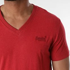 Budget 🧨 Tee 👚 Shirt Col V Vintage Logo Embroidery M1011170A Rouge de Superdry ⌛ -Superdry Soldes superdry 304027 M1011170A 6CY 20220224T133207 02