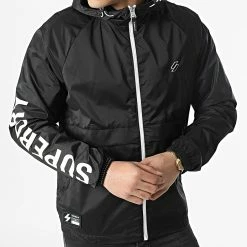 Bon marché ❤️ Coupe-Vent Capuche Code Essential Noir de Superdry 🤩