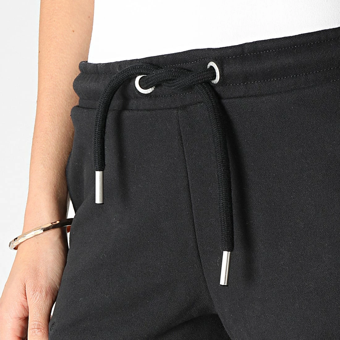 Acheter 🤩 Short Jogging Femme Vintage Logo Embrodery Noir de Superdry 🥰 3 Acheter 🤩 Short Jogging Femme Vintage Logo Embrodery Noir de Superdry 🥰 – Image 2