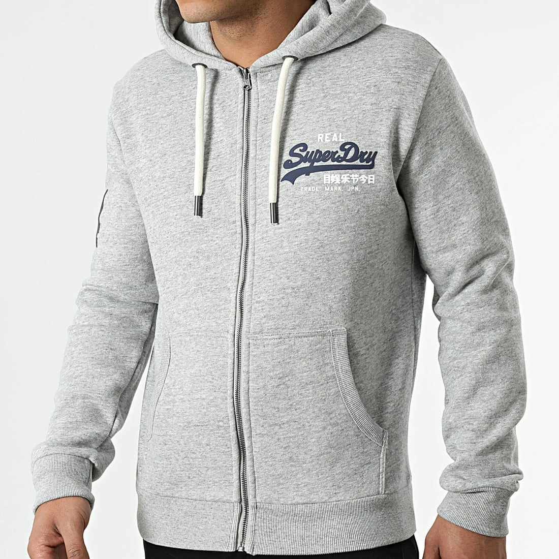 Sortie 🛒 Sweat Zippé Capuche Vintage Logo Classic M2011855A Gris Chiné de Superdry 🎁 3 Sortie 🛒 Sweat Zippé Capuche Vintage Logo Classic M2011855A Gris Chiné de Superdry 🎁