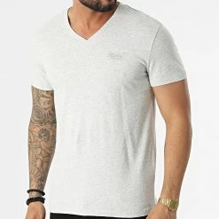 Grosses soldes 🔔 Tee 👚 Shirt Col V Vintage Logo Embroidery M1011170A Gris Clair Chiné de Superdry 🛒