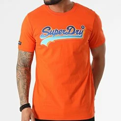 Grosses soldes 😍 Tee 👚 Shirt Vintage Logo Seasonal M1011391A Orange de Superdry 🔥 -Superdry Soldes superdry 315929 M1011391A V5V 20220422T121439 03