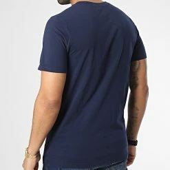 Acheter 🌟 Tee 👕 Shirt M1011391A Bleu Marine de Superdry 🛒 -Superdry Soldes superdry 328238 M1011391A GKV 20221118T152205 04