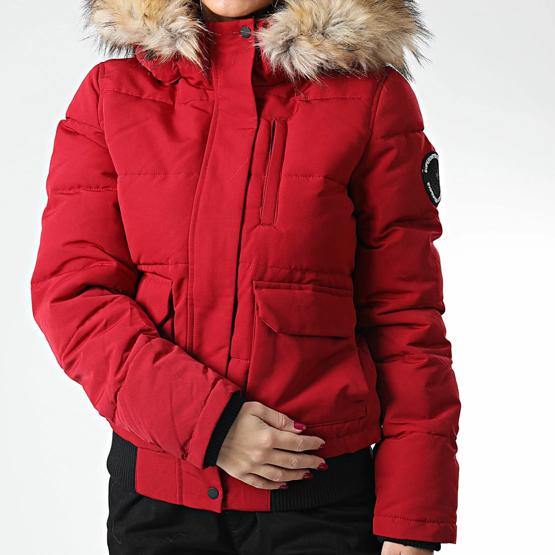 Remise 💯 Doudoune Capuche Femme Fourrure W5010995A Rouge de Superdry ⭐ 5 Remise 💯 Doudoune Capuche Femme Fourrure W5010995A Rouge de Superdry ⭐ – Image 3