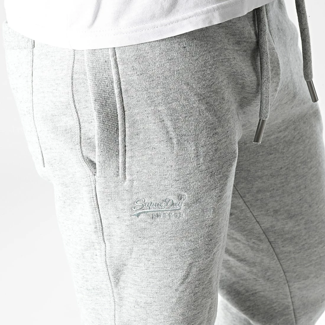 Vente flash ✨ Pantalon Jogging Vintage Logo Embroidery M7010957A Gris Chiné de Superdry 🔔 4 Vente flash ✨ Pantalon Jogging Vintage Logo Embroidery M7010957A Gris Chiné de Superdry 🔔 – Image 2