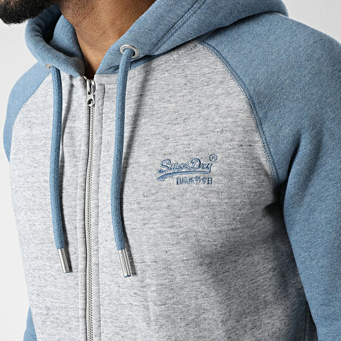 Vente flash 👍 Sweat Capuche Zippé Vintage Logo Embroidery ⚾ Baseball Gris Chiné Bleu Clair de Superdry ✔️ 4 Vente flash 👍 Sweat Capuche Zippé Vintage Logo Embroidery ⚾ Baseball Gris Chiné Bleu Clair de Superdry ✔️ – Image 2