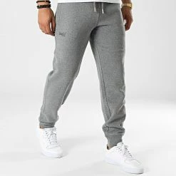 Les meilleures critiques de 🔥 Pantalon Jogging Vintage Logo Embroidery M7010958A Gris Chiné de Superdry 😍
