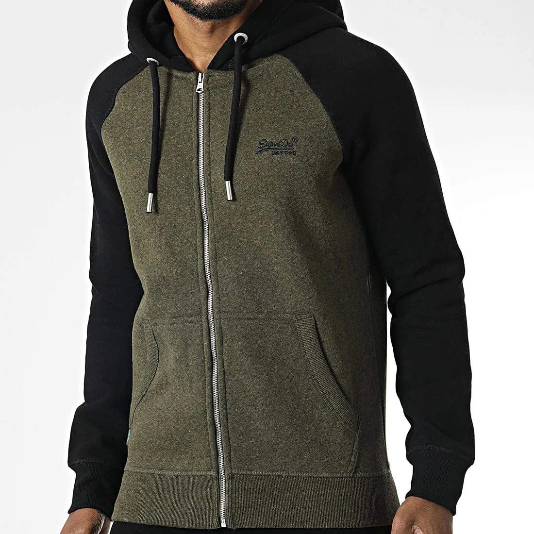 Sortie 🧨 Sweat Capuche Zippé Vintage Logo Embroidery ⚾ Baseball Vert Kaki Noir de Superdry 🧨 5 Sortie 🧨 Sweat Capuche Zippé Vintage Logo Embroidery ⚾ Baseball Vert Kaki Noir de Superdry 🧨 – Image 3